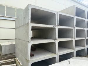 Лотки непроходных каналов ЛП-11 в штабеле у цеха Лотки непроходных каналов ЛП-11 в штабеле у цеха