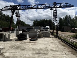 Отгрузка ЖБИ козловым краном на площадке завода Отгрузка ЖБИ козловым краном на площадке завода